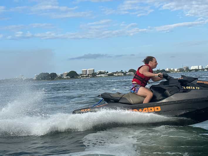Майами: залив Бискейн, 1 час катания на водных лыжах и катание на