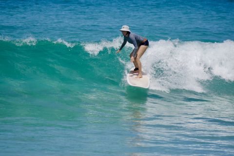 Пляж Банг Тао: групповые или индивидуальные уроки серфинга
