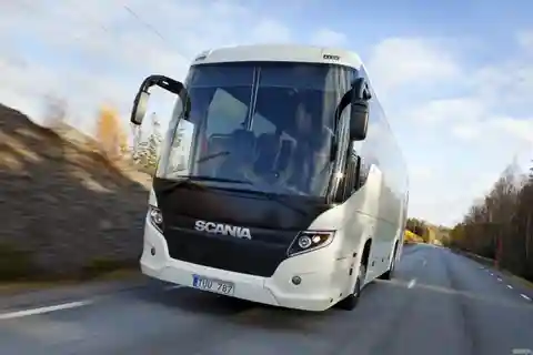 Santorini: Shared Transfer From Airport or Port to Fira