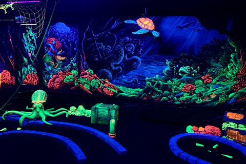 Amsterdam: 12-Hole Glow-in-the-Dark Mini-Golf Experience