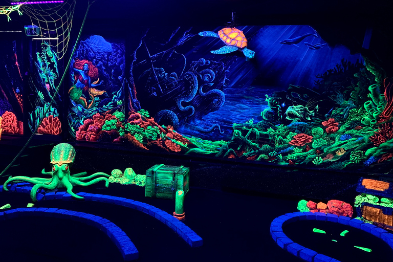 Amsterdam: 12-Hole Glow-in-the-Dark Mini-Golf Experience