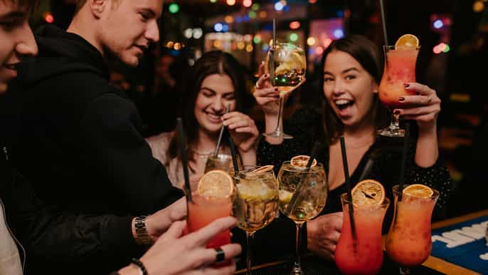 Budapest: Tipsy Tour Fun Bar Crawl with a Local Guide