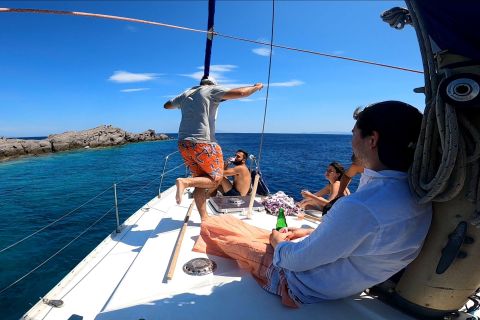 Antiparos: Full-Day Sailing Trip with Lunch and Drinks