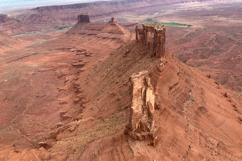 Moab: Lot helikopterem w Parku Narodowym Edge Of Canyonlands60-minutowy lot helikopterem