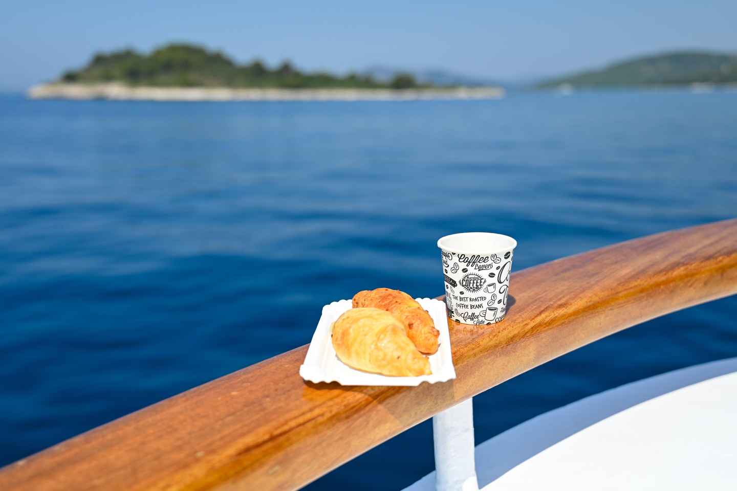 Split: Trogir Walking Tour, Blue Lagoon & Shipwreck Cruise