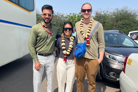 Taj Mahal, Fuerte de Agra y Mathura 1 día en coche desde DelhiSólo coche, conductor y servicio guiado.