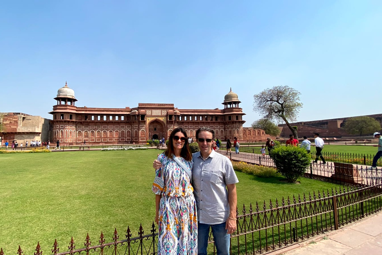 Taj Mahal, Fuerte de Agra y Mathura 1 día en coche desde DelhiSólo coche, conductor y servicio guiado.