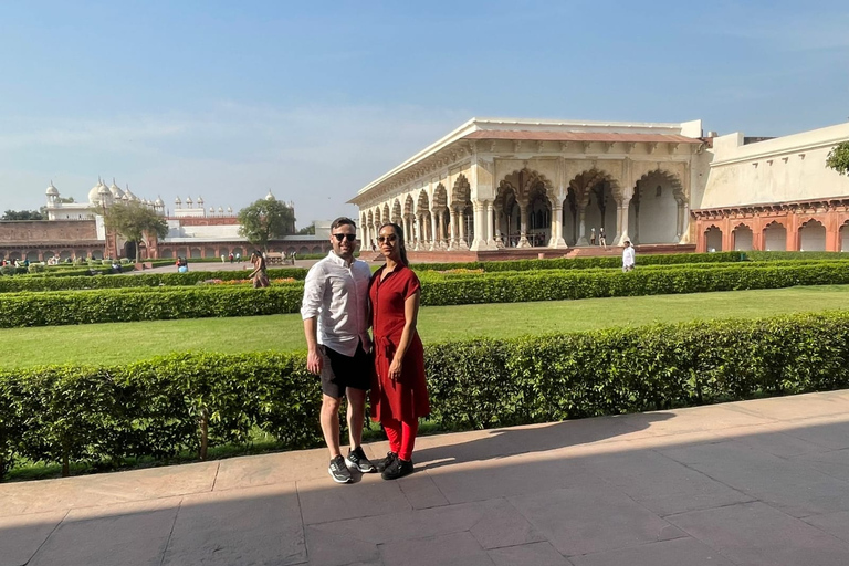 Taj Mahal, Fuerte de Agra y Mathura 1 día en coche desde DelhiSólo coche, conductor y servicio guiado.