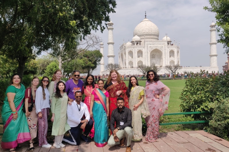 Taj Mahal, Fuerte de Agra y Mathura 1 día en coche desde DelhiSólo coche, conductor y servicio guiado.