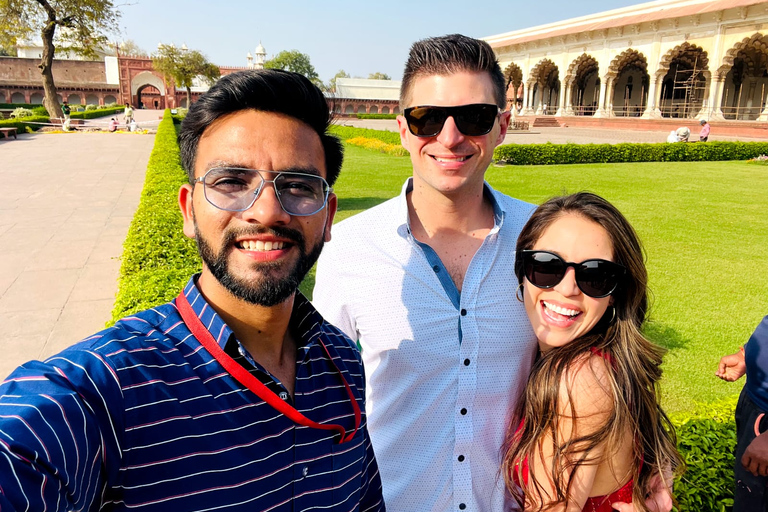 Taj Mahal, Fuerte de Agra y Mathura 1 día en coche desde DelhiSólo coche, conductor y servicio guiado.