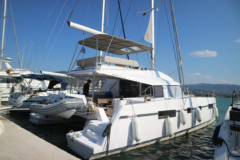 Rethymno: Private Catamaran Cruise with Meal and Drinks