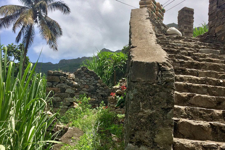 Kultowa wycieczka Cova do Paúl – wycieczka 1-dniowa na Santo Antão promemCova do Paúl: 5-kilometrowa wędrówka na Santo Antão (w tym prom)