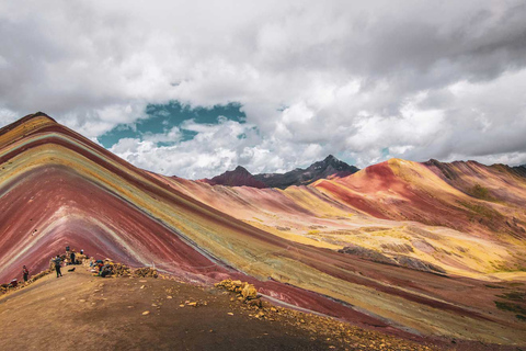 Ausflug zum Regenbogenberg von Cusco aus.Von Cusco aus: Exkursion zum Regenbogenberg.