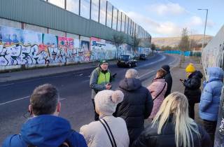 Belfast Walking Tour: Belfast Troubles Tour: Mauern & Brücken