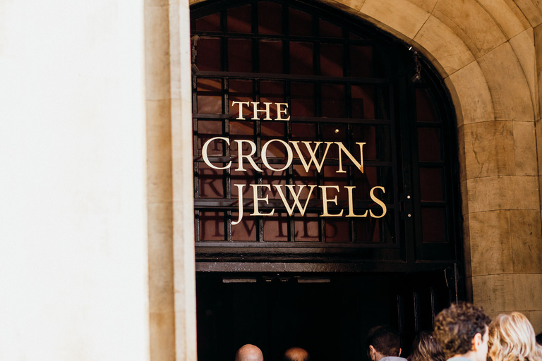 伦敦塔导览之旅（含王冠珠宝参观及河轮巡游）伦敦塔私人游览（含皇冠珠宝和游船