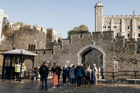 Tower of London Tour with Crown Jewels and River Cruise Private Tower of London Tour with Crown Jewels & Cruise