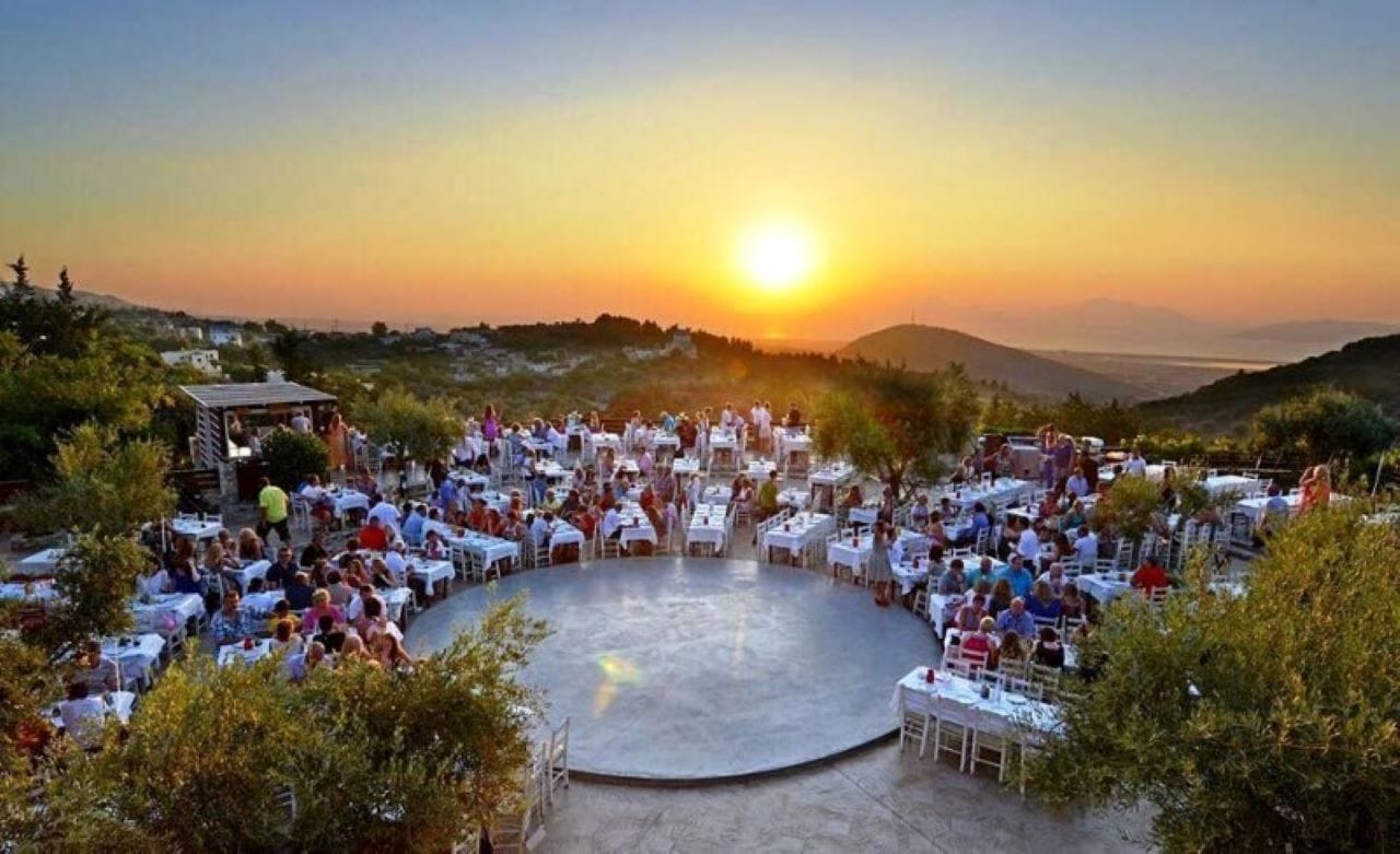 Kos: Tavernen-Dinner-Erlebnis mit griechischem Tanz und Wein