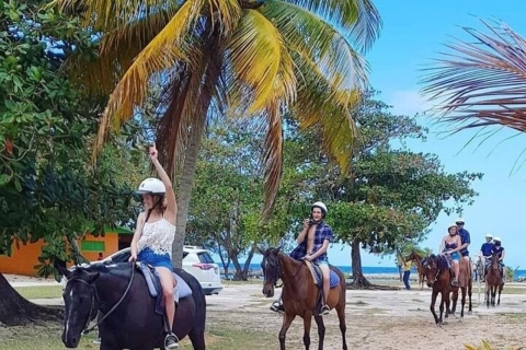 Montego Bay:Horseback Riding and Tubing Trip in Rio Bueno