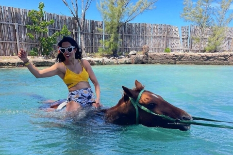 Montego Bay:Horseback Riding and Tubing Trip in Rio Bueno