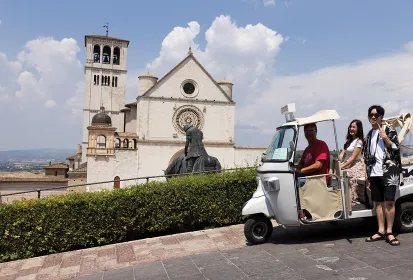 Assisi: Das Leben des Heiligen Franziskus von Tuk Tuk