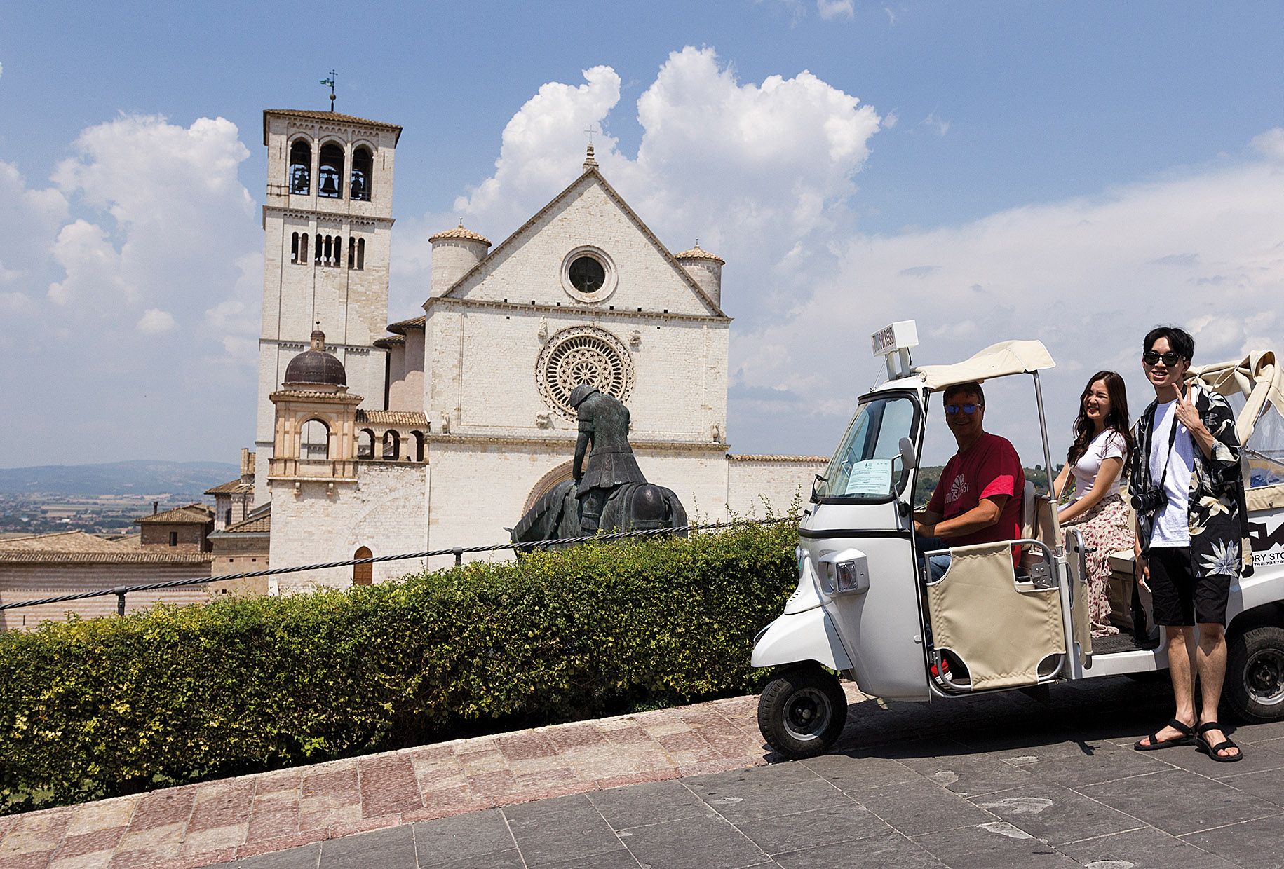 Tour zum Leben des Heiligen Franziskus mit dem Tuk-Tuk: Englischsprachiger Fahrer