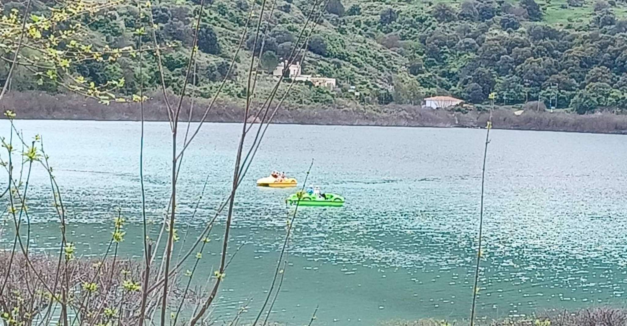 Lac Kournas, location de bateaux de pêche avec transfert - Hizvo