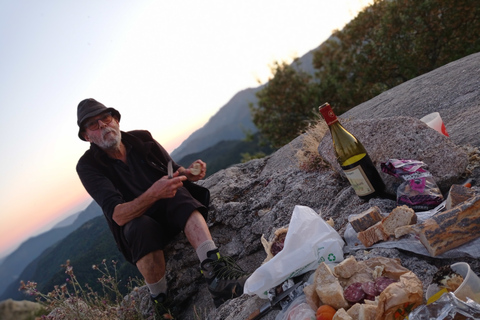 Serra-di-Scopamène: Private Sunset Hike with Snacks and Wine