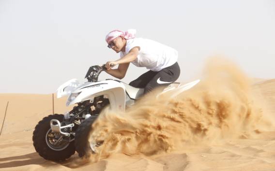 Morgen Quad Bike Wüstenabenteuer Dune Bashing Sand Board