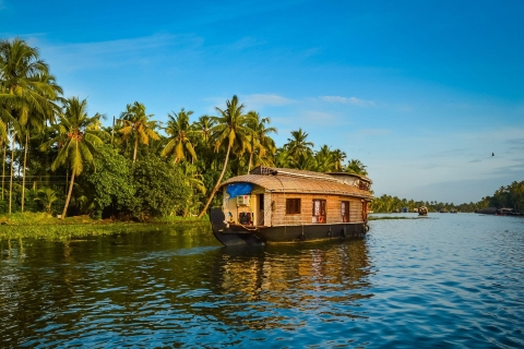 Binnenwatercruise, stoffen weven, kokosspinnen, lunch in KeralaMurinjapuzha Cruise Tour met 3 of 4 personen reist in een taxi.