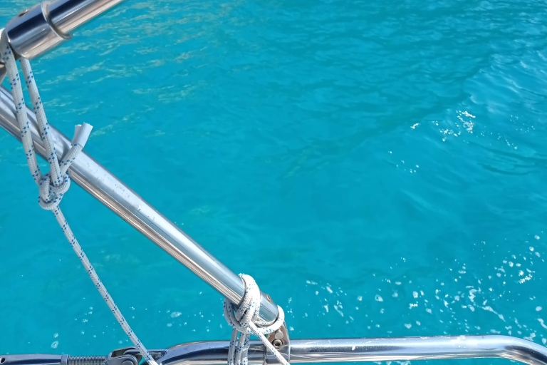 Oryginalna wycieczka łodzią po Palmie z fajką i pływaniem w krystalicznej wodzieMajorka niesamowita wycieczka łodzią z krystalicznie czystą wodą do nurkowania