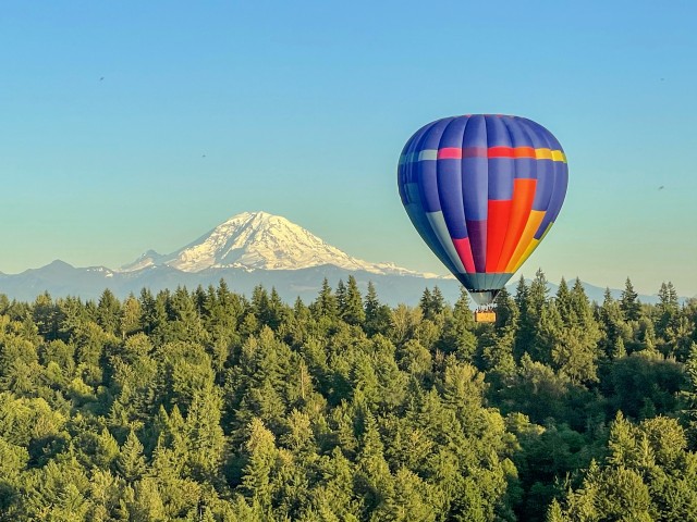 Visit Seattle Mt. Rainier Sunset Hot Air Balloon Ride in Puyallup
