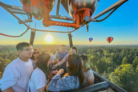 Seattle: Mt. Rainier Sunset Balloon Ride with Champagne