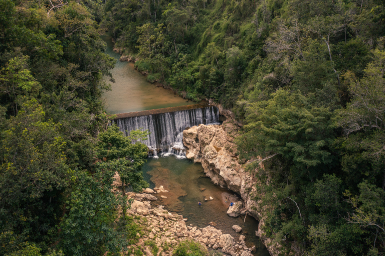 Depuis San Juan : Journée complète d'aventure dans les grottes et les chutes d'eau