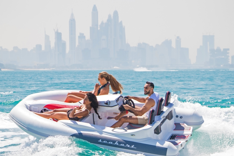 Dubai: Selbstfahrende Bootstour mit Snacks, Schwimmen und Fotos120Minuten SeaNic PicNic - Selbstfahrer-Bootsfahrt