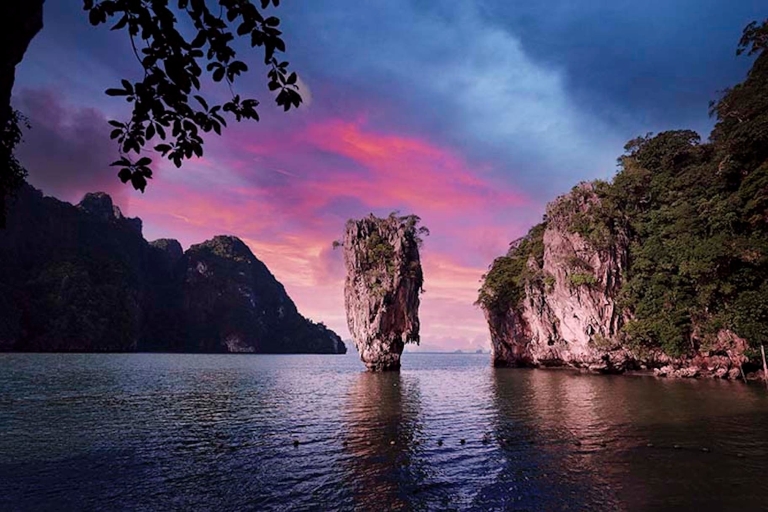 Zatoka Phang Nga: rejs łodzią o zachodzie słońca i zmierzchu oraz kolacjaPhang Nga Bay Twilight Tour z kajakiem i zachodem słońca