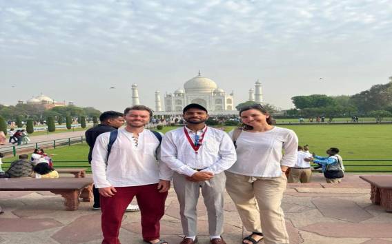 Delhi: Priavte Taj Mahal & Agra Tour mit dem Gatimaan Zug
