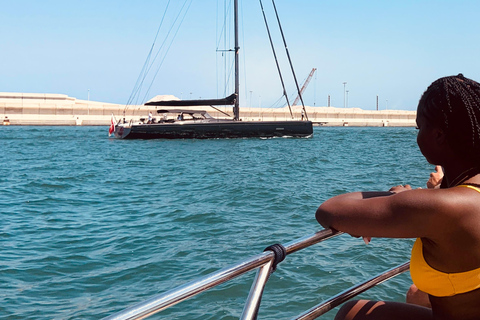 Valencia: Private Motorboat Cruise with Drinks