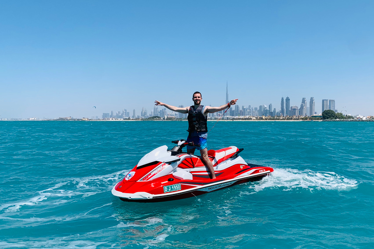 Dubaï : tour en jet ski de 30 min au Burj Al ArabTour en jet ski vers l'hôtel Bulgari