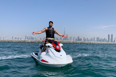 Dubaï : tour en jet ski de 30 min au Burj Al ArabTour en jet ski vers l'hôtel Bulgari