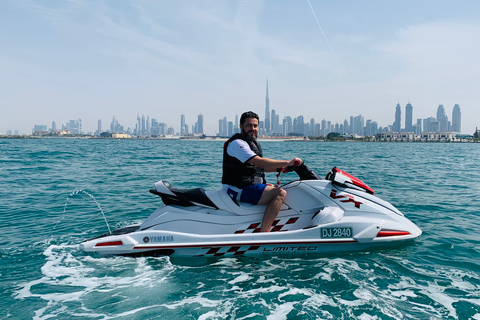 Dubaï : tour en jet ski de 30 min au Burj Al ArabTour en jet ski vers l'hôtel Bulgari