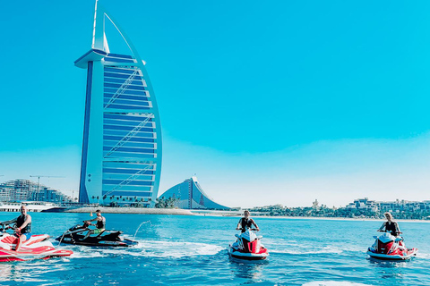 Dubaï : tour en jet ski de 30 min au Burj Al ArabTour en jet ski vers l'hôtel Bulgari