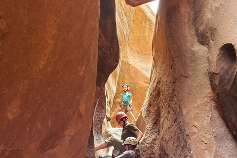 Från Moab: Entrajo Canyon: Halvdags Canyoneering äventyr i Entrajo CanyonFrån Moab: Entrajo Canyon: Halvdags Canyoneering Äventyr i Entrajo Canyon