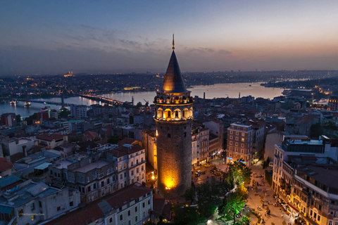 Istanbul: tour guidato a piedi notturno del distretto di Karakoy