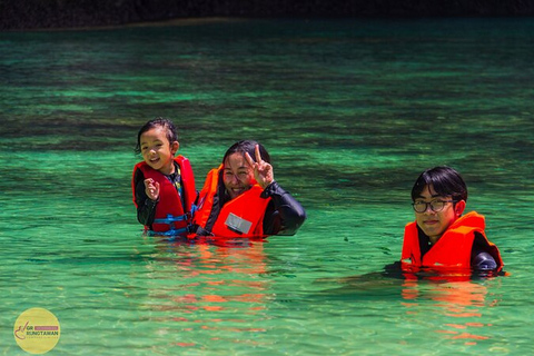 Z Ao Nang, Krabi: jednodniowa wycieczka po wyspach Hong + punkt widokowyŁodzią Longtail: jednodniowa wycieczka grupowa po wyspach Hong + punkt widokowy