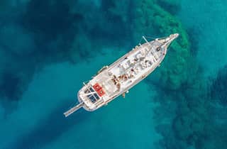 Rodi: tour in barca con snorkeling, buffet gourmet e open bar