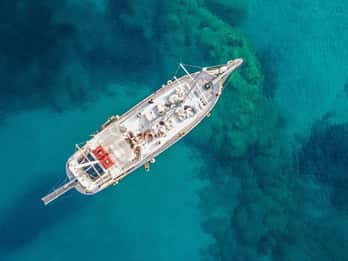 Rhodes : tour en bateau, plongée avec tuba, cocktail open bar, buffet gastronomique