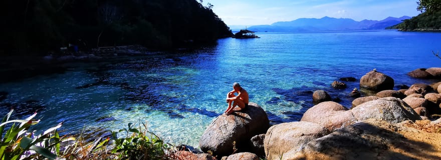 Ilha Grande : excursion de 6 heures en hors-bord vers les lagons bleu et vert