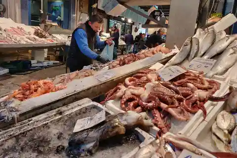 Thessaloniki: Guided Walking and Food Tour with Drinks