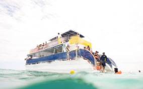 Cancun: Isla Mujeres Cruise with Snorkeling & Open Bar