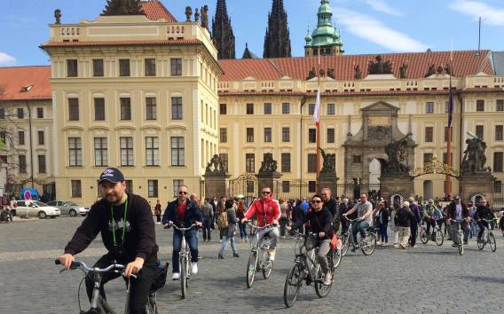 Prag: 3 Stunden private E-Bike-Tour